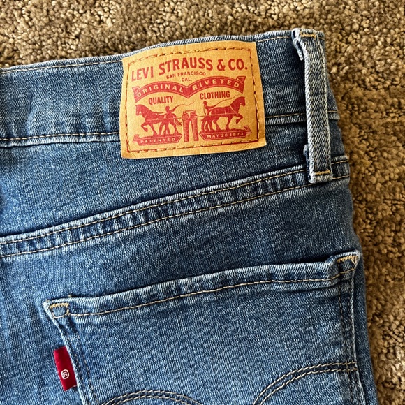 Levi’s High Rise Straight Jean - Picture 3 of 3